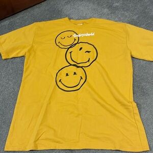 Smiley world t shirt in mustard yellow L/XL